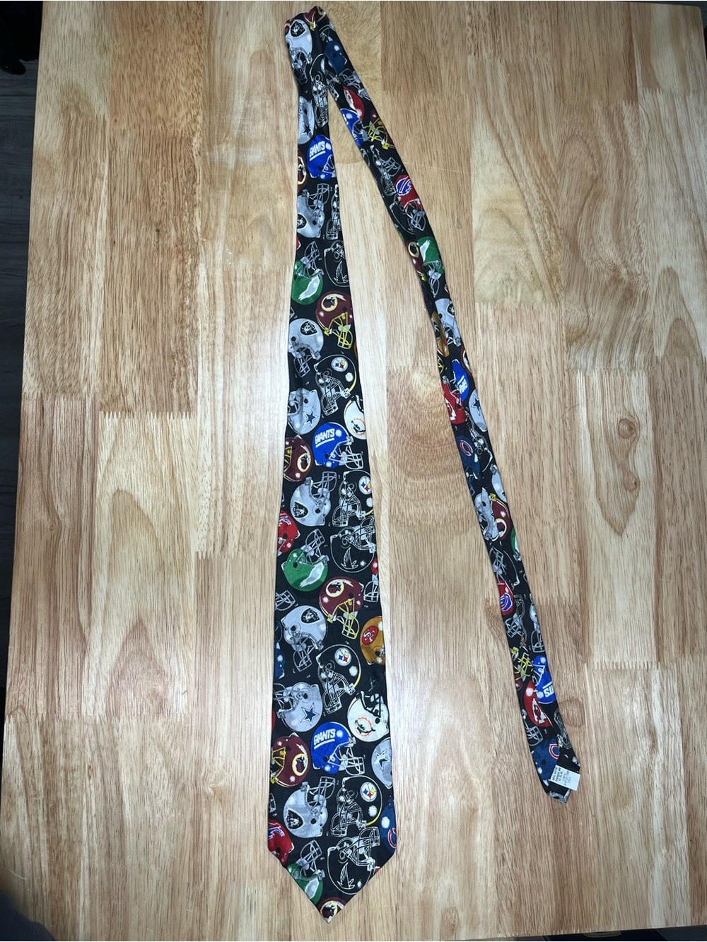 Team NFL Mens Black Vintage Football All Of Print Helmets Graphic Silk Tie